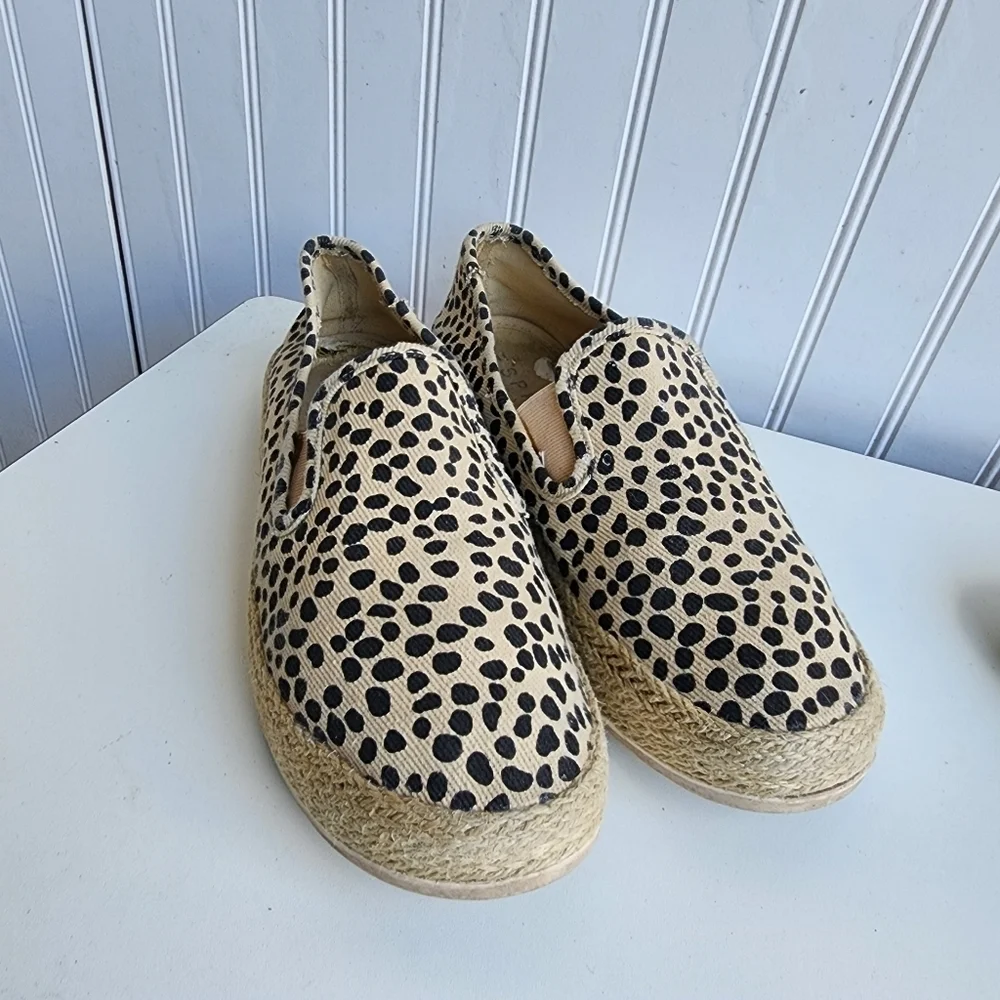 ESprit woman’s slip-on shoes Beige Black Leopard Print Canvas Espadrille Sz 9